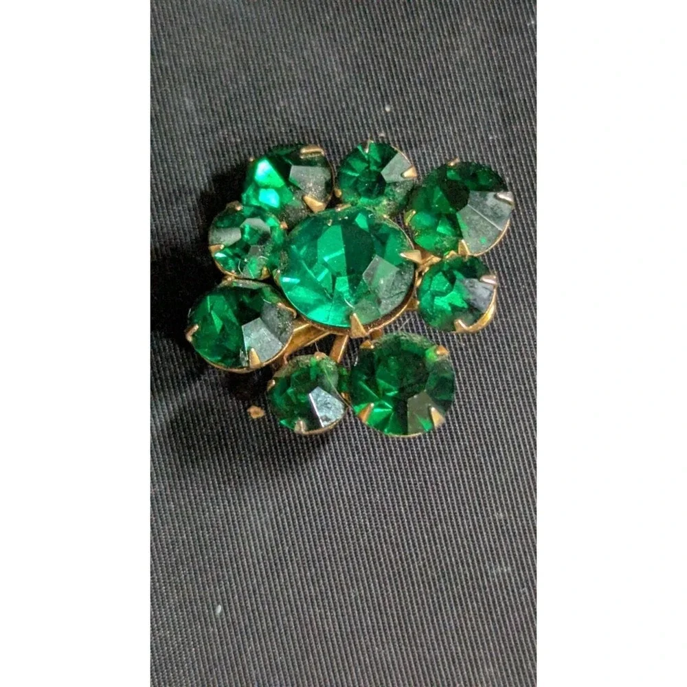 Vintage Green Rhinestone Cluster Brooch Gold‎ Tone Mid Century Costume Jewelry